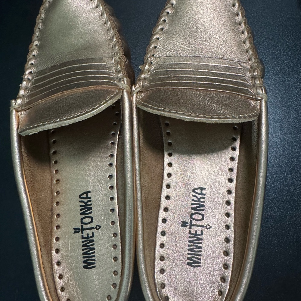 Minnetonka Women's Rose Gold Loafers